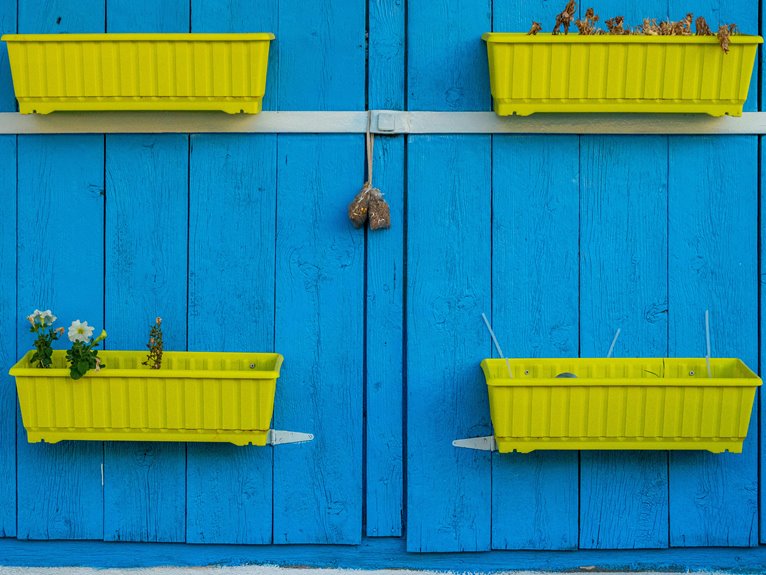 do planter boxes require bottoms